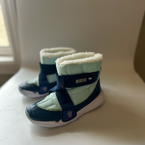 Nike Flex Advance Boot SE. Blue and silver toddler unisex boot. Plush and comfy - Picture 5 of 5